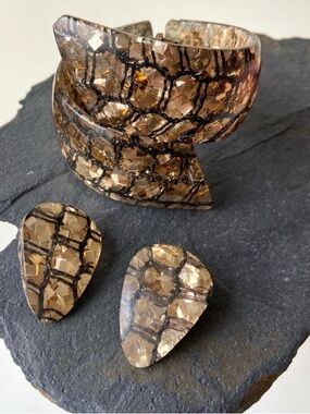 Rare 1950s Confetti Lucite Clamp Bracelet Earring Set